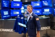 梦见抓虾尾盘：美股小幅上扬 标普指数上涨约0.3%
