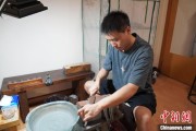 梦见抓虾成都“90后”小伙“十年磨一剑”：从爱好者到守艺人 传播中国文化